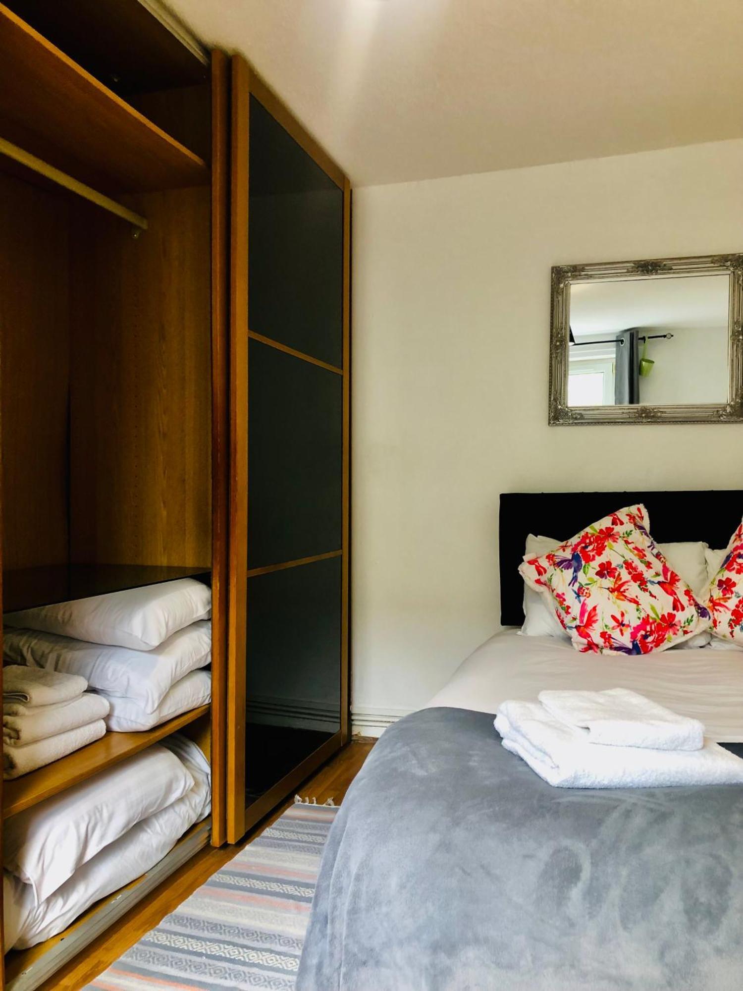 Little 20 Min From Apartment London